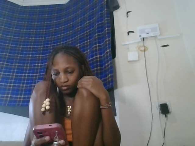 Vinsishly11 live cam on BongaCams