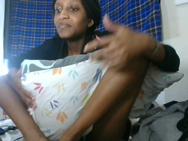 Vinsishly11 live cam on BongaCams