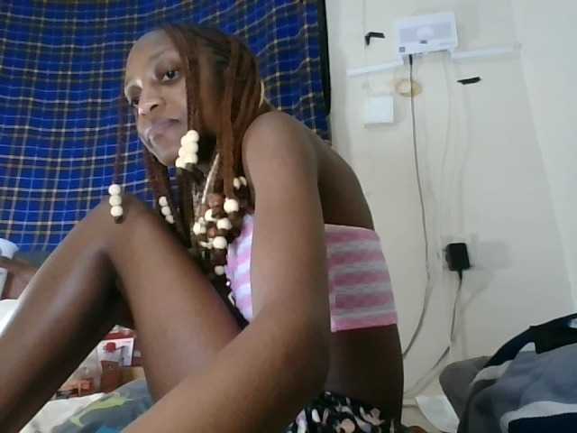 Vinsishly11 live cam on BongaCams