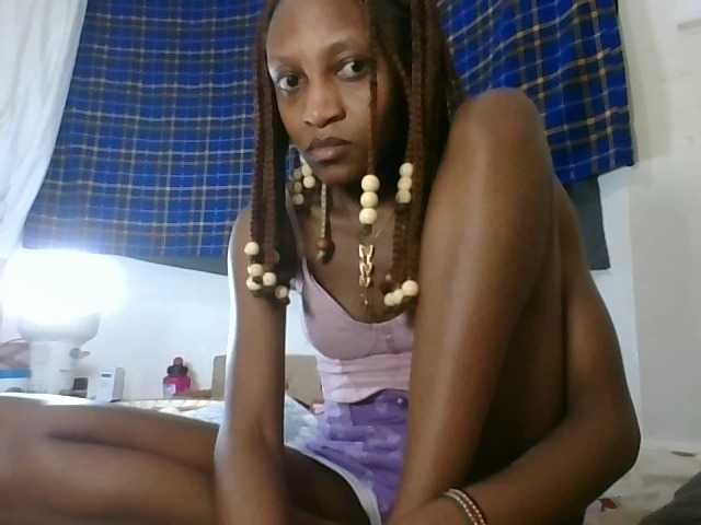 Vinsishly11 live cam on BongaCams