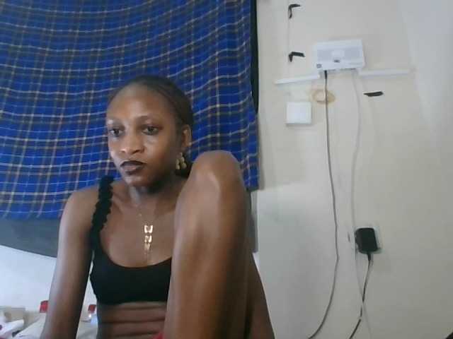 Vinsishly11 live cam on BongaCams