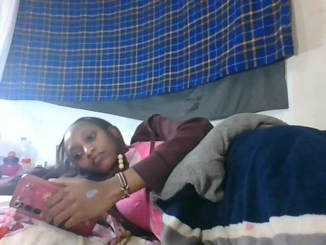 Vinsishly11 live cam on BongaCams