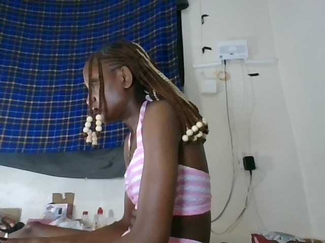 Vinsishly11 live cam on BongaCams