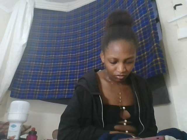 Vinsishly11 live cam on BongaCams