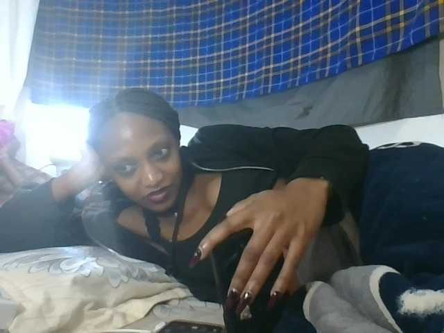 Vinsishly11 live cam on BongaCams