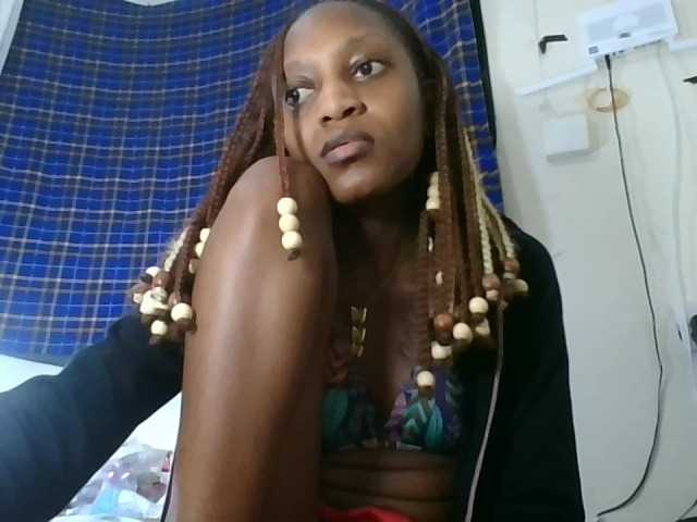 Vinsishly11 live cam on BongaCams