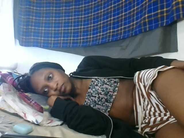 Vinsishly11 live cam on BongaCams