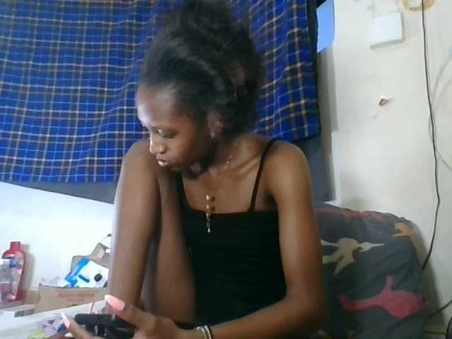 Vinsishly11 live cam on BongaCams