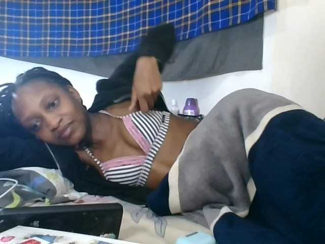 Vinsishly11 live cam on BongaCams