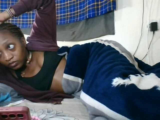 Vinsishly11 live cam on BongaCams