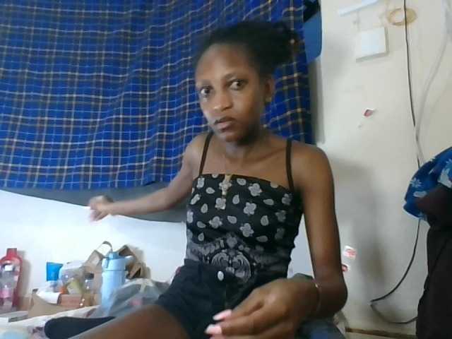 Vinsishly11 live cam on BongaCams