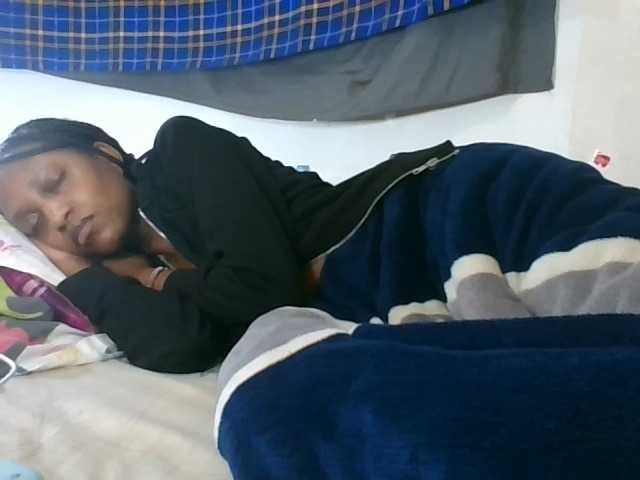 Vinsishly11 live cam on BongaCams