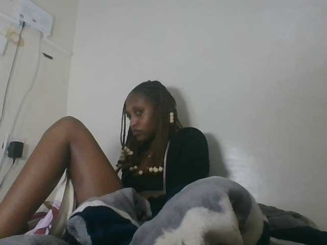 Vinsishly11 live cam on BongaCams