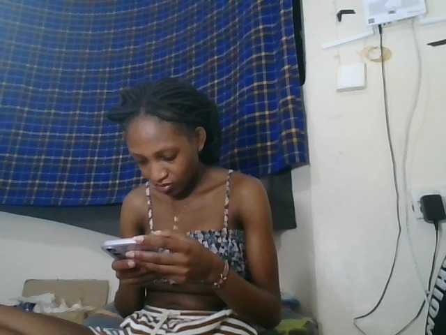 Vinsishly11 live cam on BongaCams