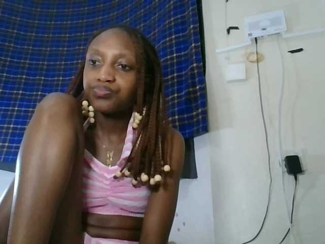 Vinsishly11 live cam on BongaCams