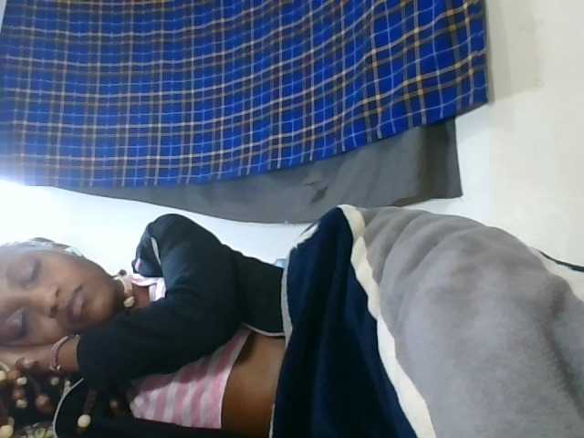 Vinsishly11 live cam on BongaCams