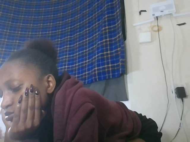 Vinsishly11 live cam on BongaCams