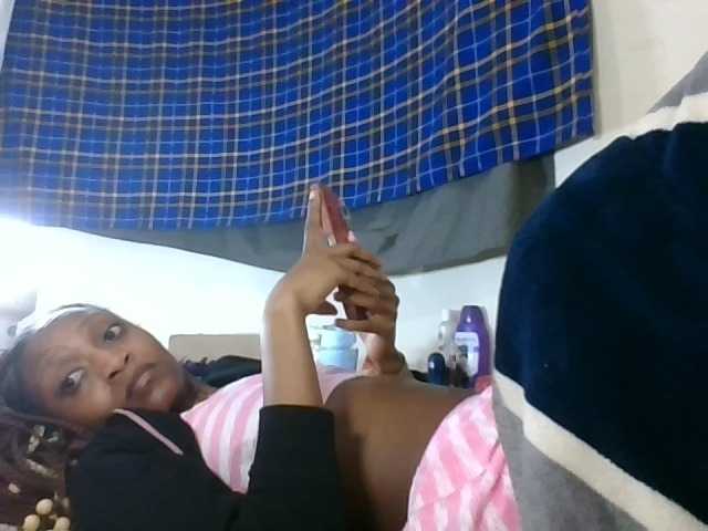 Vinsishly11 live cam on BongaCams
