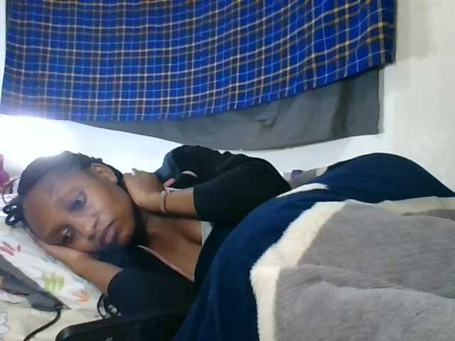 Vinsishly11 live cam on BongaCams