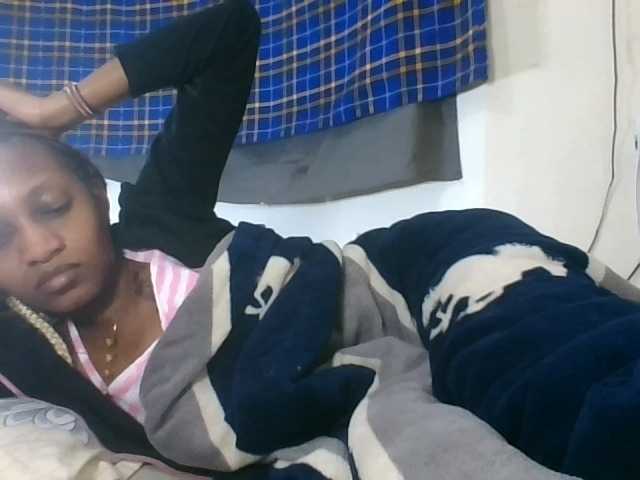 Vinsishly11 live cam on BongaCams
