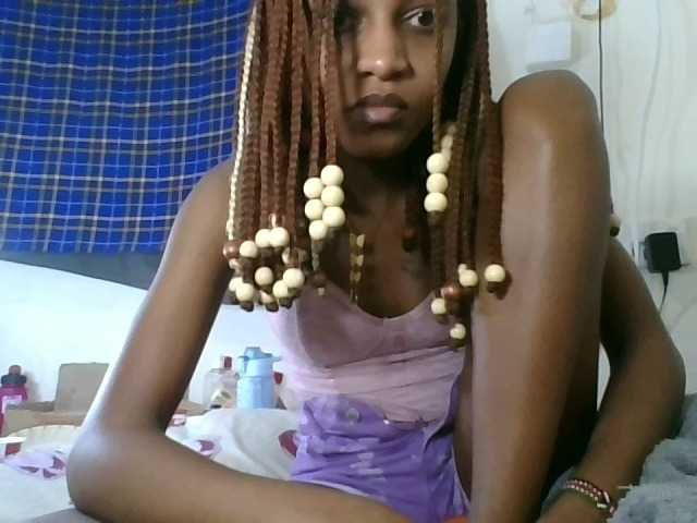 Vinsishly11 live cam on BongaCams