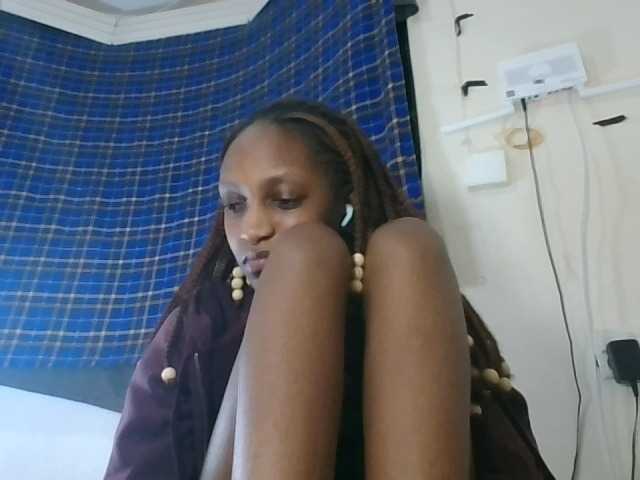 Vinsishly11 live cam on BongaCams