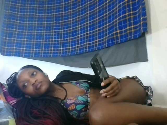 Vinsishly11 live cam on BongaCams