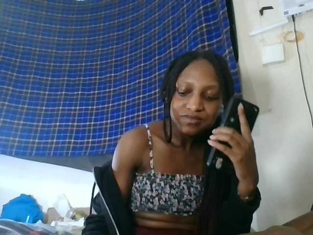 Vinsishly11 live cam on BongaCams