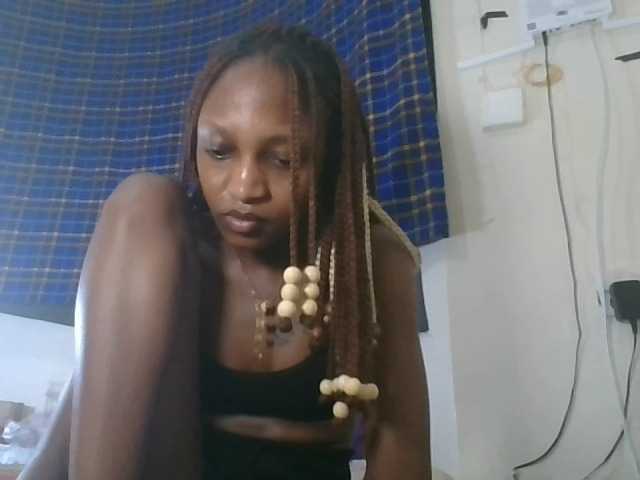 Vinsishly11 live cam on BongaCams