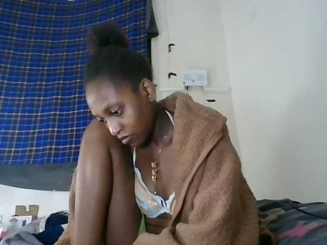 Vinsishly11 live cam on BongaCams