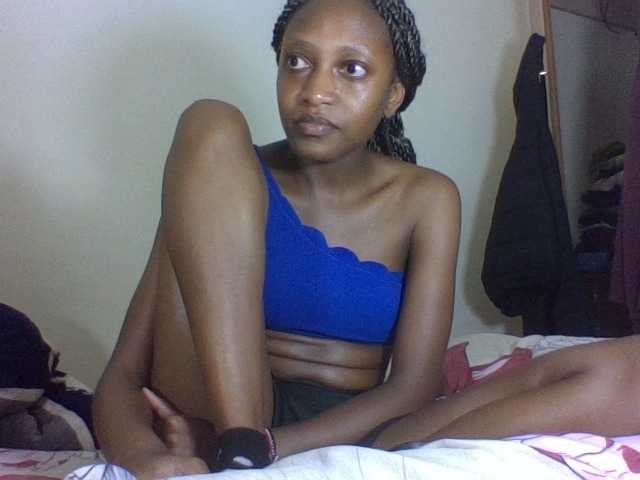 le modèle Vinsishly11 est en webcam porno dans un show sur le site bongacams, il possède les tags suivants: Ebony,Brunette,Trimmed
