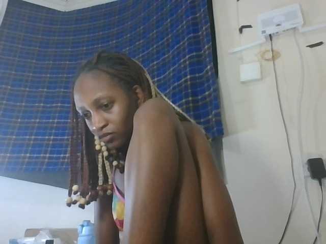 Vinsishly11 live cam on BongaCams