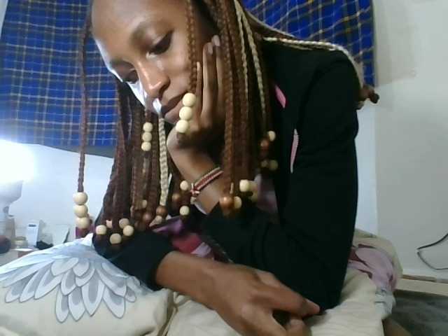 Vinsishly11 live cam on BongaCams