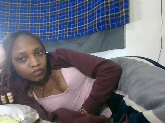 Vinsishly11 live cam on BongaCams