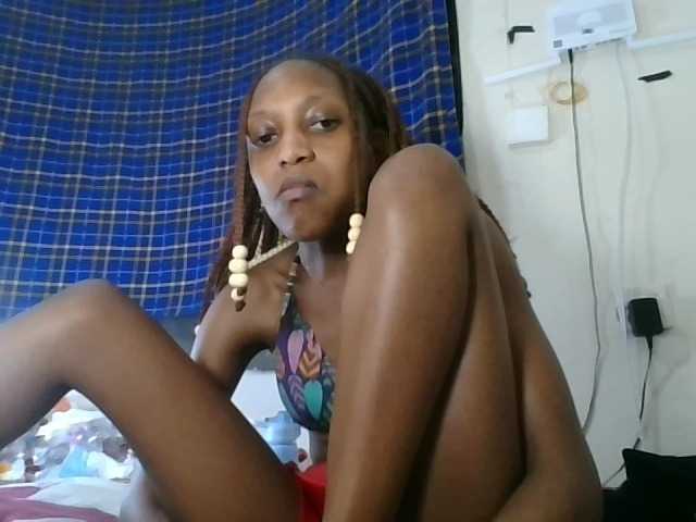 Vinsishly11 live cam on BongaCams