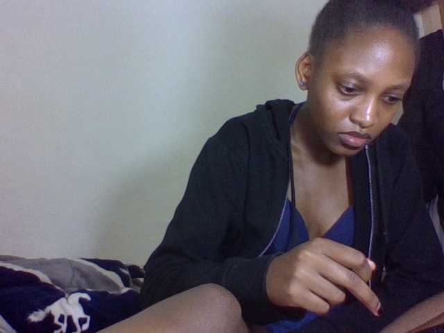 le modèle Vinsishly11 est en webcam porno dans un show sur le site bongacams, il possède les tags suivants: Ebony,Redhead,Trimmed