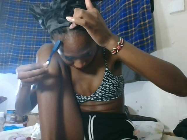 Vinsishly11 live cam on BongaCams