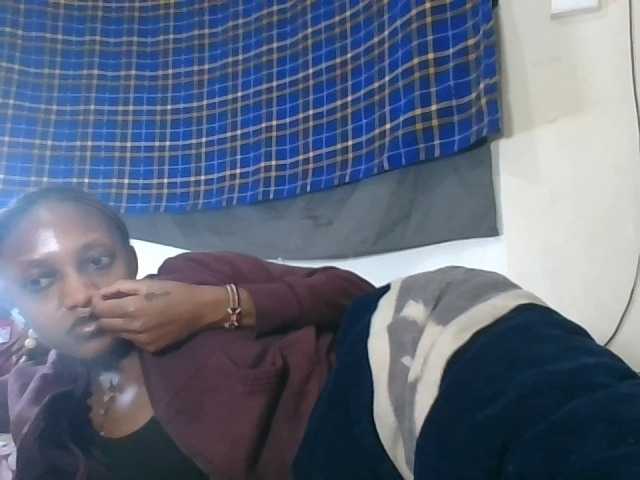 Vinsishly11 live cam on BongaCams