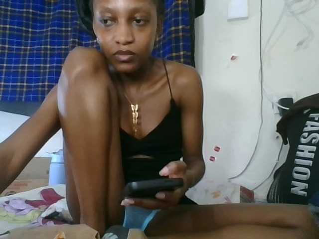 Vinsishly11 live cam on BongaCams