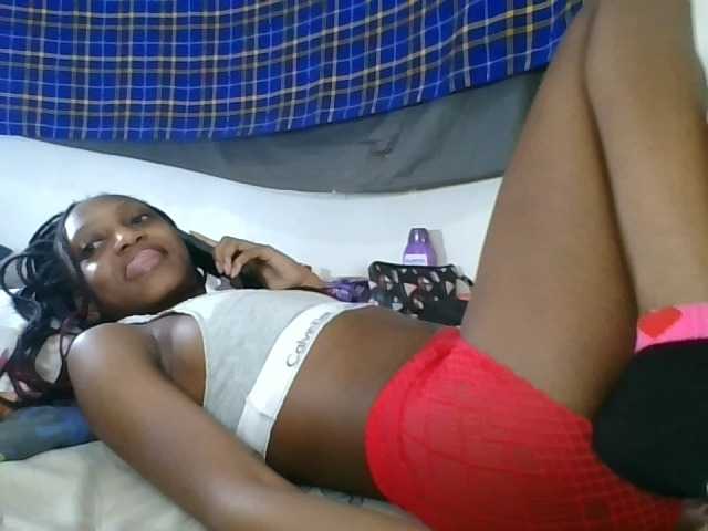 Vinsishly11 live cam on BongaCams