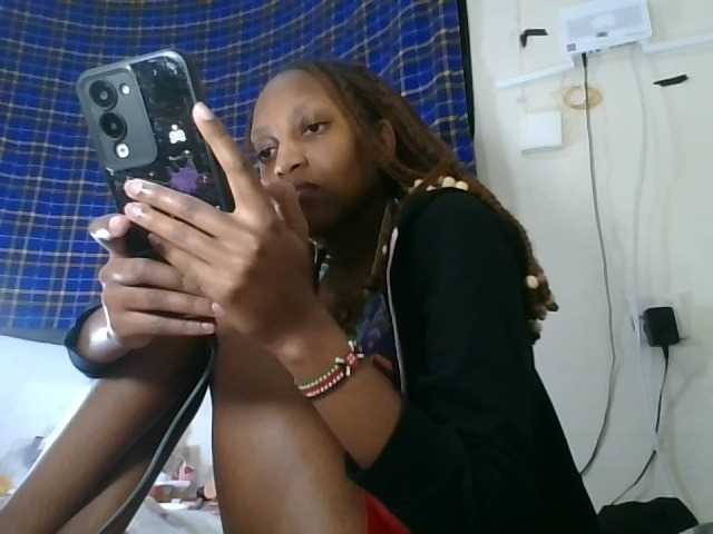 Vinsishly11 live cam on BongaCams