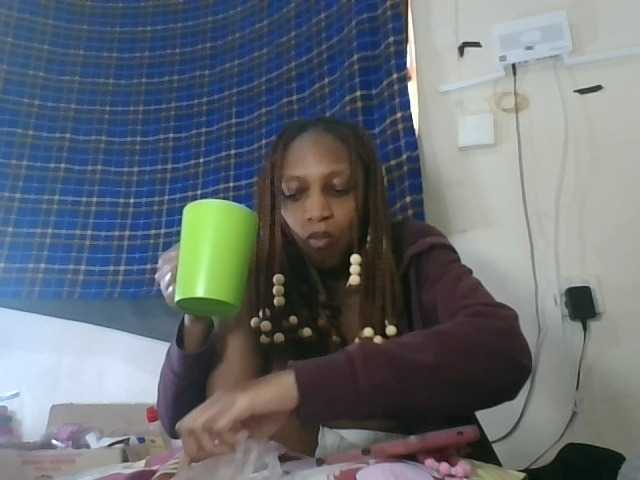 Vinsishly11 live cam on BongaCams