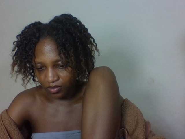 Vinsishly11 live cam on BongaCams