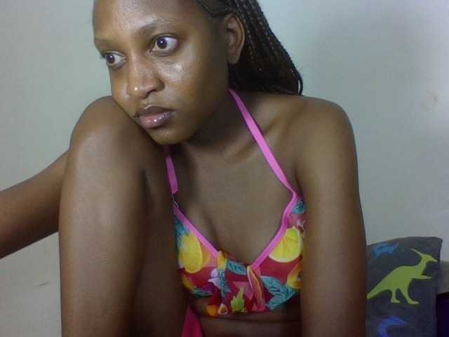 Vinsishly11 live cam on BongaCams