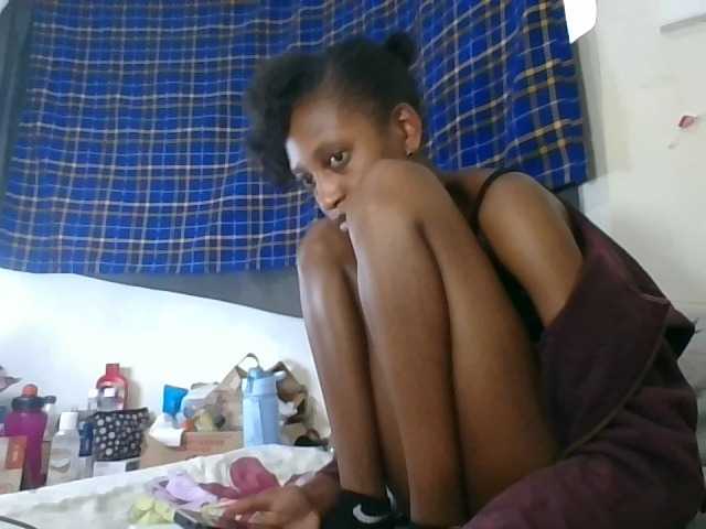 Vinsishly11 live cam on BongaCams