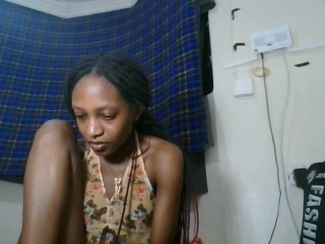 Vinsishly11 live cam on BongaCams