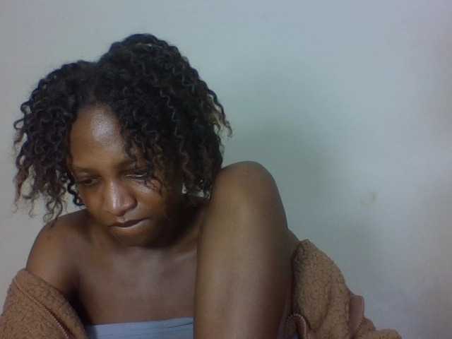 Vinsishly11 live cam on BongaCams