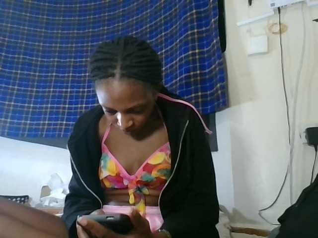 Vinsishly11 live cam on BongaCams