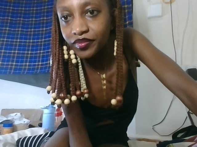 Vinsishly11 live cam on BongaCams