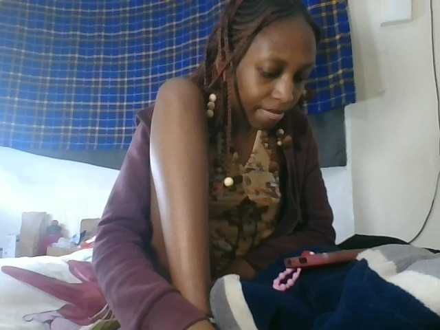 Vinsishly11 live cam on BongaCams